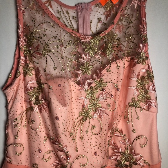Woman’s Peach Floor Length Dress. Embellished Top. Size L - Picture 2 of 7